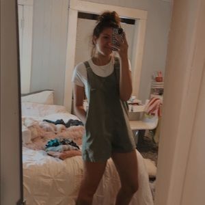 Green Overall-shorts Size 8